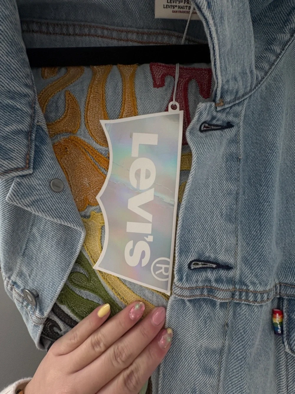 NWT Levis Embroidered Light Wash Jean Denim Jacket - Pride 2022 - Picture 6 of 7